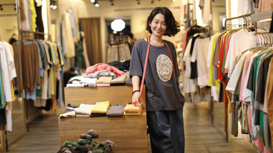 10 Tips for Small Business Saturday Female clothing shop owner getting ready for Small Business Saturday