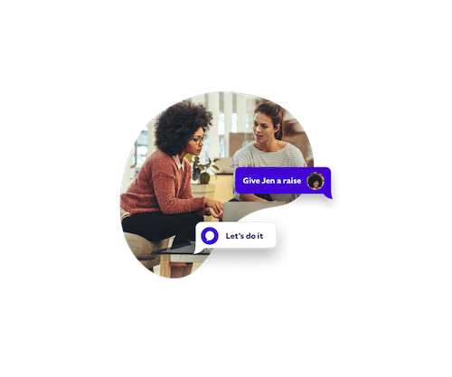 Dos personas hablando sobre un aumento de sueldo